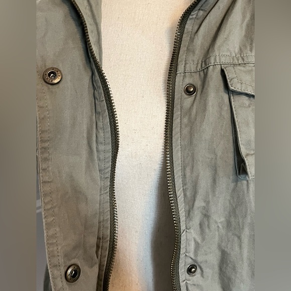 Fashionomics Olive Green Mockneck Utility Vest with Lining and Removable Hood - Picture 9 of 14